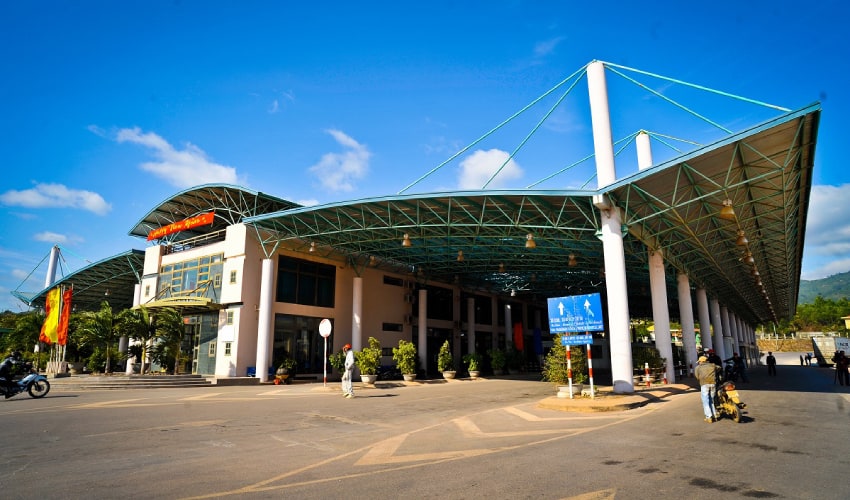 Return-to-Vietnam-at-the-Lao-Bao-Border